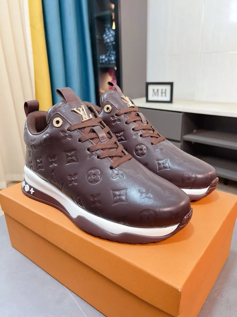 Ex-factory price 520🌹🌹[lv]🌹High-end men's shoes brand: Official website 1:1 Latest masterpiece: The upper is made of Italian imported first-layer cowhide punching design➕made of full genuine leather lining🔥, making walking more convenient and comfortable! Exclusive new style, stunning work [color]! Create a fashionable personality to set off your uniqueness! A must-have for trendy men! Classic🔥Number: 38-44